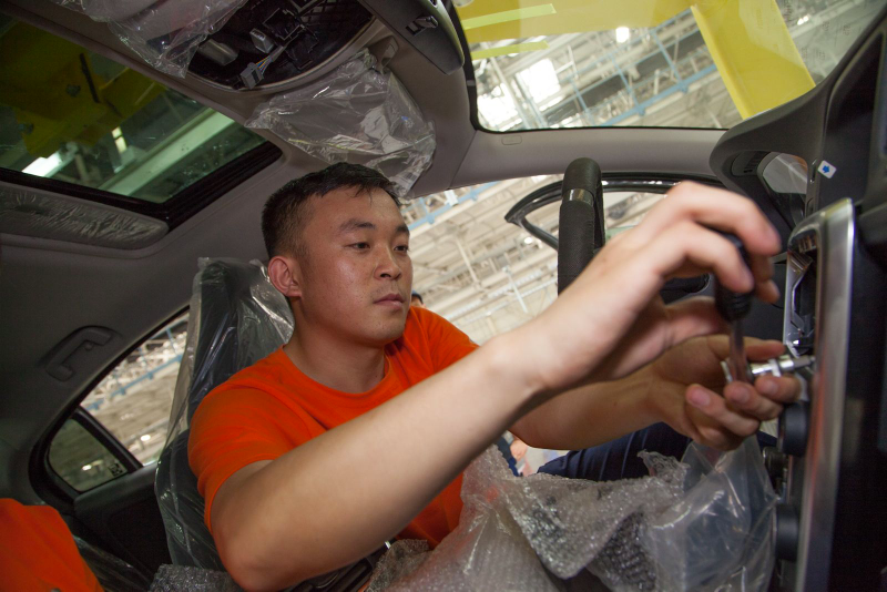 Illustration for article titled VOLVO CAR GROUP STARTS SERIES PRODUCTION OF THE VOLVO S60L AT CHENGDU MANUFACTURING PLANT
